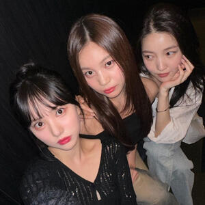 (left to right) eunha, umji, & sowon